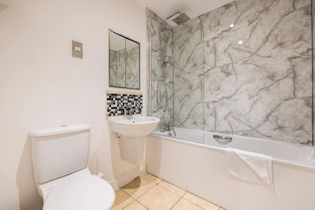 Convenient - Excel London - O2- 3 Bedroom Apartment Exterior photo