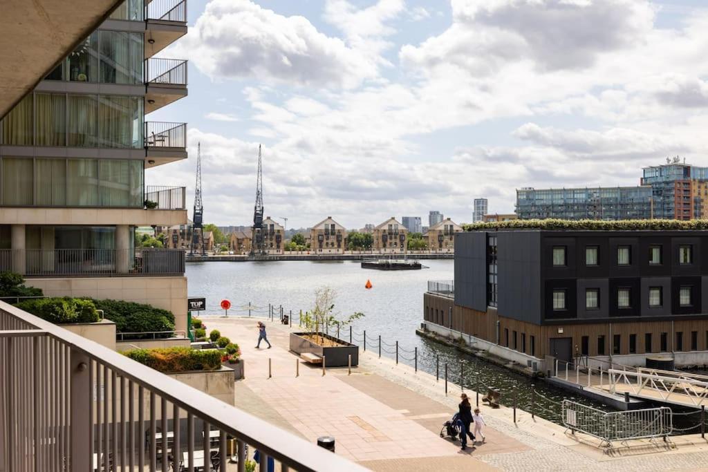 Convenient - Excel London - O2- 3 Bedroom Apartment Exterior photo