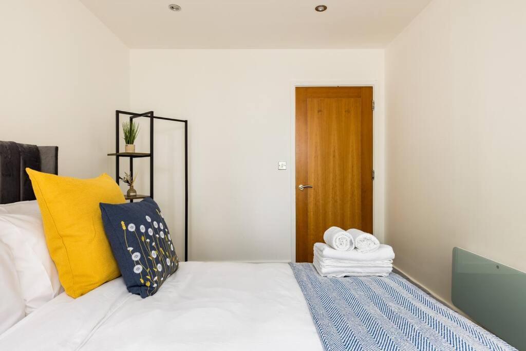 Convenient - Excel London - O2- 3 Bedroom Apartment Exterior photo