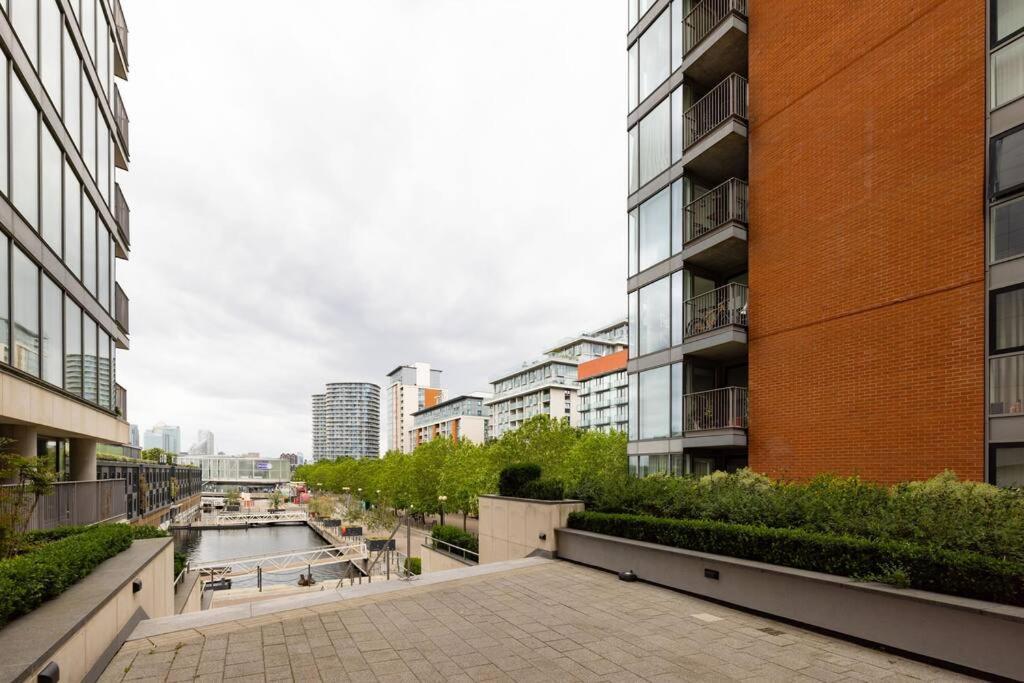 Convenient - Excel London - O2- 3 Bedroom Apartment Exterior photo