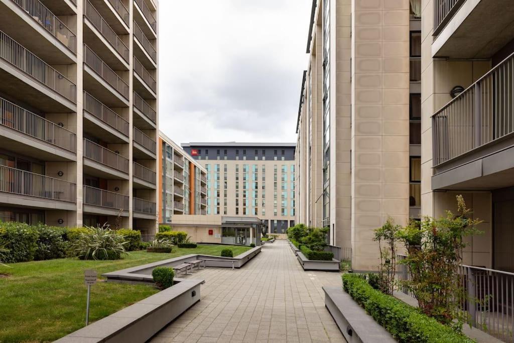 Convenient - Excel London - O2- 3 Bedroom Apartment Exterior photo