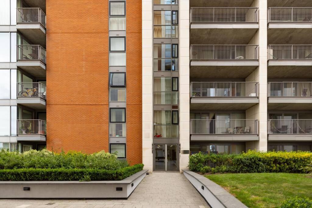 Convenient - Excel London - O2- 3 Bedroom Apartment Exterior photo