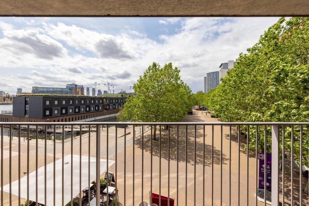 Convenient - Excel London - O2- 3 Bedroom Apartment Exterior photo